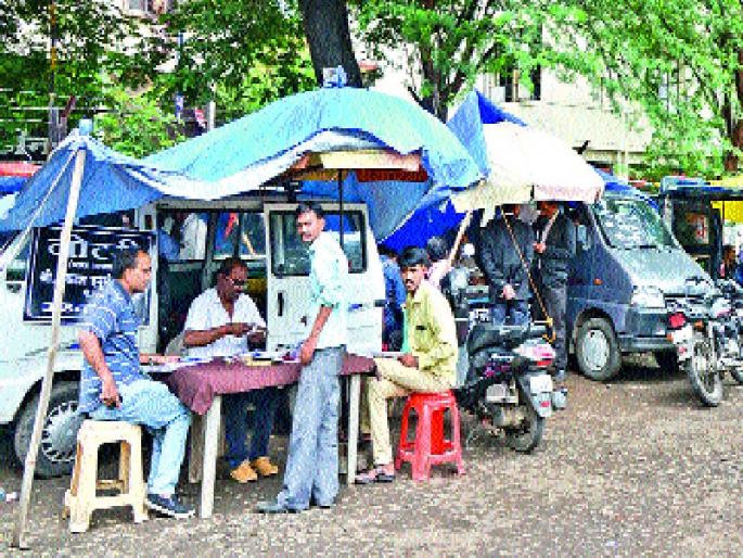 Facilities in court premises | न्यायालय आवारात सुविधांची वानवा Facilities in court premises | न्यायालय आवारात सुविधांची वानवा
