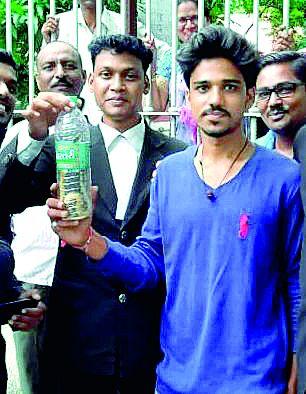 The excitement caused by snake in Nagpur District Court | नागपूर जिल्हा न्यायालयात धामण सापाने माजवली खळबळ