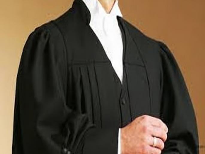 Hoardings erected again behind Sambhaji police post Municipal Corporation officials chased away | वकिलांना काळ्या कोटपासून ३० जूनपर्यंत सूट