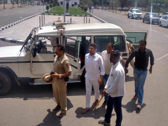 Kanggaon massacre case: MLA Sangram Jagtap court | केडगाव हत्याकांडप्रकरणी आमदार संग्राम जगताप न्यायालयात Kanggaon massacre case: MLA Sangram Jagtap court | केडगाव हत्याकांडप्रकरणी आमदार संग्राम जगताप न्यायालयात
