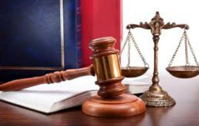 Two lakh people with bribe of Rs | सव्वा दोन लाखांची लाच घेणाºया तलाठ्यासह दोघांना सक्तमजुरी Two lakh people with bribe of Rs | सव्वा दोन लाखांची लाच घेणाºया तलाठ्यासह दोघांना सक्तमजुरी