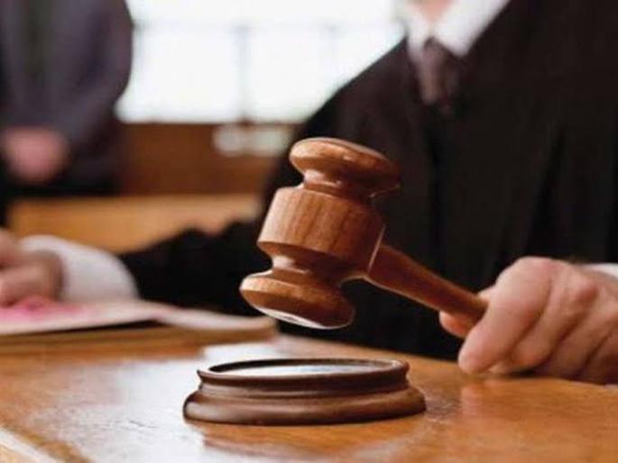 Death of bulls due to poor construction; Action on sarpanch, secretary | निकृष्ट बांधकामात फसल्याने बैलांचा मृत्यू; सरपंच, सचिवावर कारवाई