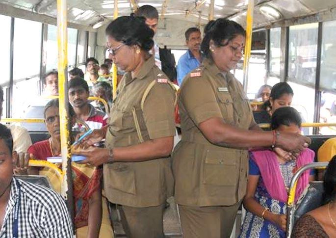 Even if borrowed, Lalpari's servants will celebrate Diwali with joy | उधारी झाली तरी लालपरीचे सेवेकरी आनंदाने दिवाळी साजरी करणार