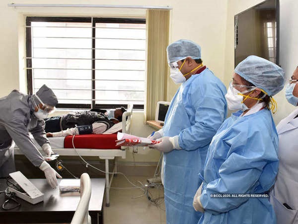 Corona in Solapur is declining; The number of patients recovering more than positive increased | सोलापुरातील कोरोना कमी होतोय; पॉझिटिव्हपेक्षा बरे होणाऱ्या रुग्णांची संख्या वाढली Corona in Solapur is declining; The number of patients recovering more than positive increased | सोलापुरातील कोरोना कमी होतोय; पॉझिटिव्हपेक्षा बरे होणाऱ्या रुग्णांची संख्या वाढली