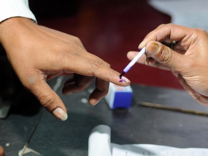 Assembly Election 2022: Voters can also cast their votes in five state elections, a facility provided by the Election Commission | Assembly Election 2022:पाच राज्यातील निवडणुकांमध्ये कोरोनाबाधितांनाही करता येणार मतदान, निवडणूक आयोग देणार अशी सुविधा Assembly Election 2022: Voters can also cast their votes in five state elections, a facility provided by the Election Commission | Assembly Election 2022:पाच राज्यातील निवडणुकांमध्ये कोरोनाबाधितांनाही करता येणार मतदान, निवडणूक आयोग देणार अशी सुविधा