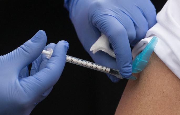 Get both vaccines from the same hospital: Advice given by Akshay Bafna | एकाच रुग्णालयातून दोन्ही लस घ्या : अक्षय बाफना यांनी दिला  सल्ला