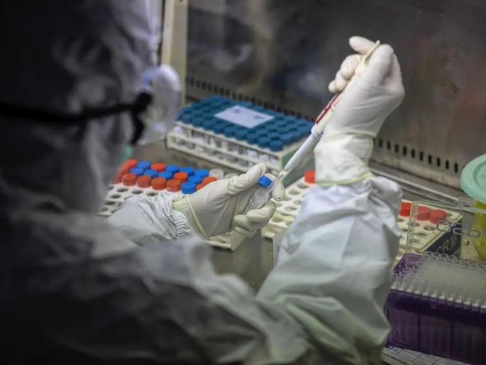 New threat! Woman infected with two corona variants, dies in hospital of Belgium | CoronaVirus: नवा धोका! एकाचवेळी दोन कोरोना व्हेरिअंटचे संक्रमण; महिलेचा हॉस्पिटलमध्ये मृत्यू New threat! Woman infected with two corona variants, dies in hospital of Belgium | CoronaVirus: नवा धोका! एकाचवेळी दोन कोरोना व्हेरिअंटचे संक्रमण; महिलेचा हॉस्पिटलमध्ये मृत्यू