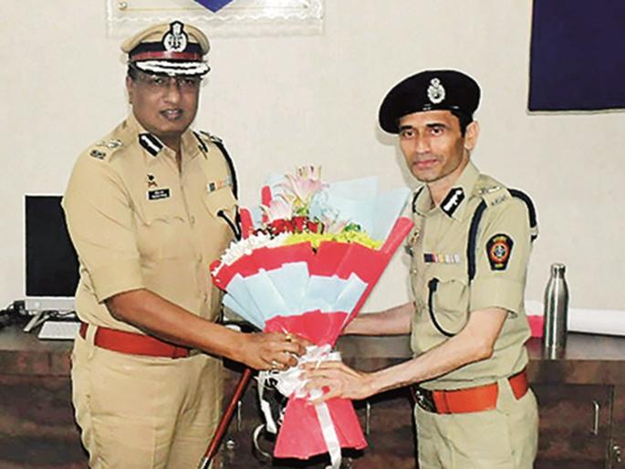 Challenges to stop crime, religious tension; Police Commissioner Praveen Pawar accepted the charge | गुन्हेगारी, धार्मिक तणाव थांबवण्याचे आव्हान; पोलिस आयुक्त प्रवीण पवार यांनी स्वीकारला पदभार Challenges to stop crime, religious tension; Police Commissioner Praveen Pawar accepted the charge | गुन्हेगारी, धार्मिक तणाव थांबवण्याचे आव्हान; पोलिस आयुक्त प्रवीण पवार यांनी स्वीकारला पदभार