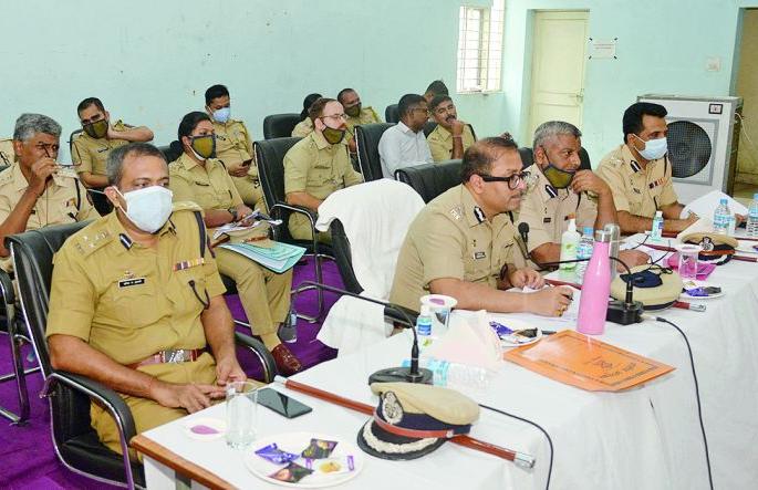 If the child is incompetent, file an FIR | मुलगा नालायक असेल तर, एफआयआर दाखल करा If the child is incompetent, file an FIR | मुलगा नालायक असेल तर, एफआयआर दाखल करा