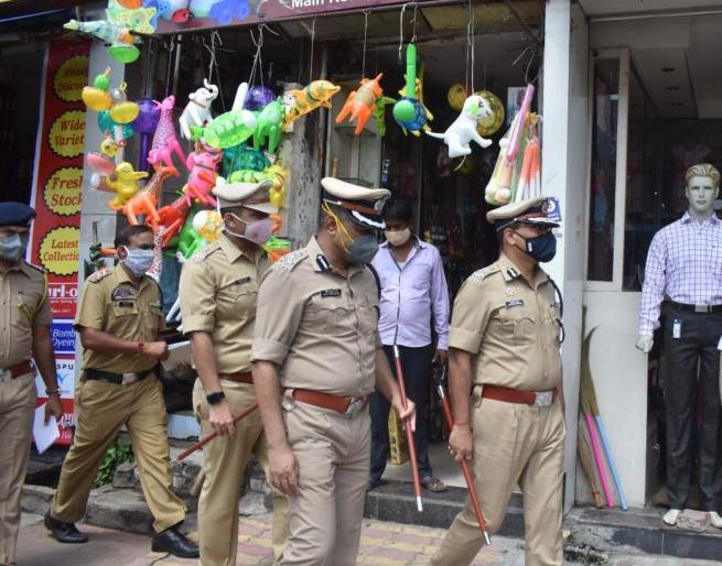 Market inspection by Nagpur Police Commissioner | नागपूर पोलीस आयुक्तांकडून बाजारपेठेची पाहणी Market inspection by Nagpur Police Commissioner | नागपूर पोलीस आयुक्तांकडून बाजारपेठेची पाहणी