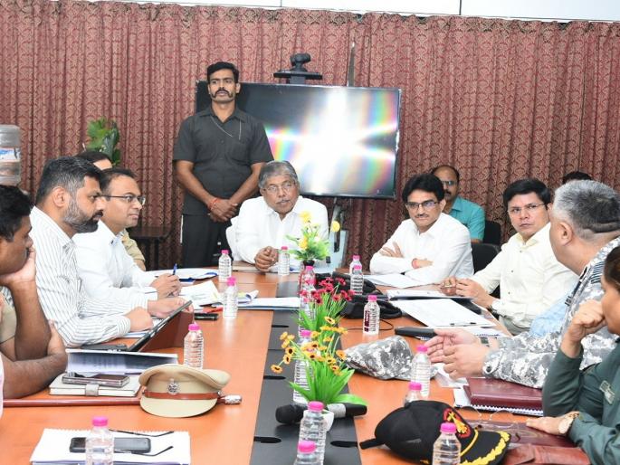 Need to conduct a survey to increase the runway for international aviation - Chandrakant Patil | आंतरराष्ट्रीय विमान वाहतूकीच्या दृष्टीने धावपट्टी वाढविण्यासाठी सर्वेक्षण करण्याची गरज-चंद्रकांत पाटील Need to conduct a survey to increase the runway for international aviation - Chandrakant Patil | आंतरराष्ट्रीय विमान वाहतूकीच्या दृष्टीने धावपट्टी वाढविण्यासाठी सर्वेक्षण करण्याची गरज-चंद्रकांत पाटील