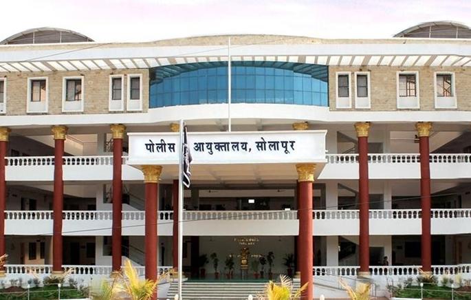 Shocking; The police inspector scolded Dabewala for not bringing his favorite meal | धक्कादायक; आवडीचं जेवण आणलं नाही म्हणून पोलीस निरीक्षकाने बदडले डबेवाल्याला