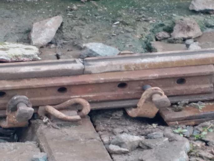 CR's transport was delayed | इगतपुरीजवळ रुळाला तडे, मरेची वाहतूक उशिराने 