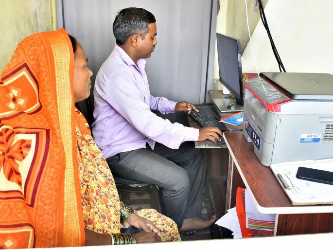 Akola: Technical glitch in portal; How to get crop insurance in two days? Thousands of farmers will be deprived | Akola: पोर्टलमध्ये तांत्रिक बिघाड; दोन दिवसांत पीकविमा काढणार कसा? हजारो शेतकरी वंचित राहणार Akola: Technical glitch in portal; How to get crop insurance in two days? Thousands of farmers will be deprived | Akola: पोर्टलमध्ये तांत्रिक बिघाड; दोन दिवसांत पीकविमा काढणार कसा? हजारो शेतकरी वंचित राहणार