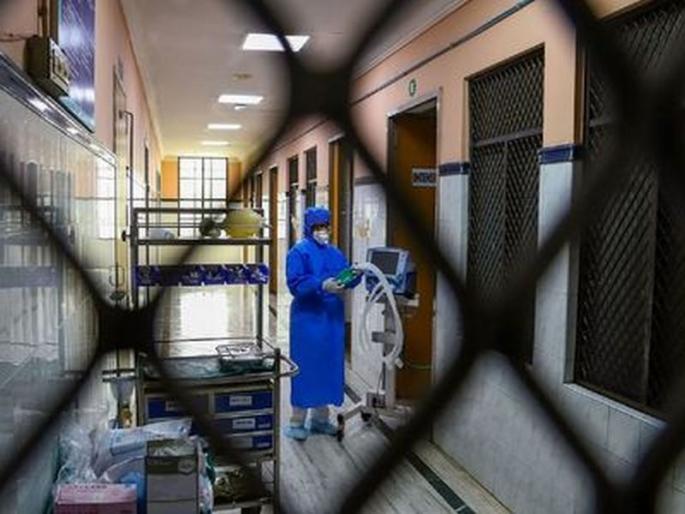 CoronaVirus: Uncleanness in Covid Care Center; Lack of facilities | CoronaVirus : कोविड केअर सेंटरमध्ये अस्वच्छता; सुविधांचा अभाव CoronaVirus: Uncleanness in Covid Care Center; Lack of facilities | CoronaVirus : कोविड केअर सेंटरमध्ये अस्वच्छता; सुविधांचा अभाव