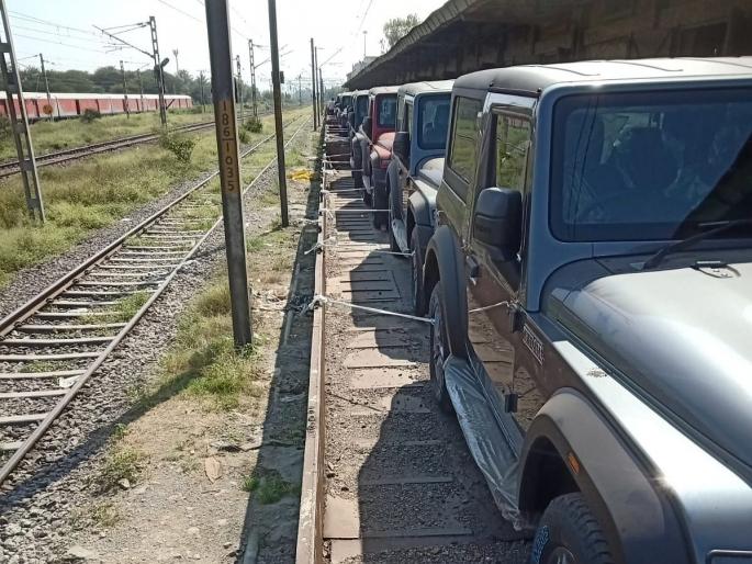 Amravati: Central Railway earns Rs 159.14 crore in automobile loading | Amravati: मध्य रेल्वेला ऑटोमोबाईल लोडिंगमध्ये १५९.१४ कोटींची कमाई Amravati: Central Railway earns Rs 159.14 crore in automobile loading | Amravati: मध्य रेल्वेला ऑटोमोबाईल लोडिंगमध्ये १५९.१४ कोटींची कमाई
