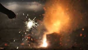 Fireworks: offence filed in Solapur, Nagpur, Mumbai; Akola police admant on circular | आतषबाजी : सोलापूर, नागपूर, मुंबईत गुन्हे दाखल; अकोला पोलीस परिपत्रकावर अडून Fireworks: offence filed in Solapur, Nagpur, Mumbai; Akola police admant on circular | आतषबाजी : सोलापूर, नागपूर, मुंबईत गुन्हे दाखल; अकोला पोलीस परिपत्रकावर अडून