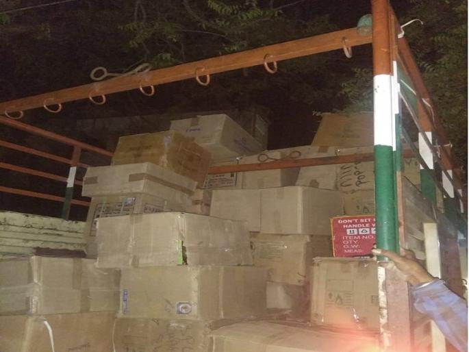 Unauthorized stock of firecrackers seized at Silode | सिल्लोड येथे फटाक्यांचा विना परवाना केलेला साठा जप्त Unauthorized stock of firecrackers seized at Silode | सिल्लोड येथे फटाक्यांचा विना परवाना केलेला साठा जप्त