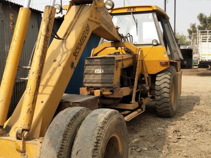 youth died in an accident at Khamgaon | क्रेनखाली आल्याने युवकाचा मृत्यू youth died in an accident at Khamgaon | क्रेनखाली आल्याने युवकाचा मृत्यू