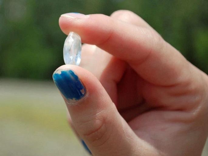 Diamonds mine where every people can search diamonds and sell them | एकमेव अशी हिऱ्याची खाण जिथे कुणीही शोधू शकतात हिरे, विकूही शकता! Diamonds mine where every people can search diamonds and sell them | एकमेव अशी हिऱ्याची खाण जिथे कुणीही शोधू शकतात हिरे, विकूही शकता!