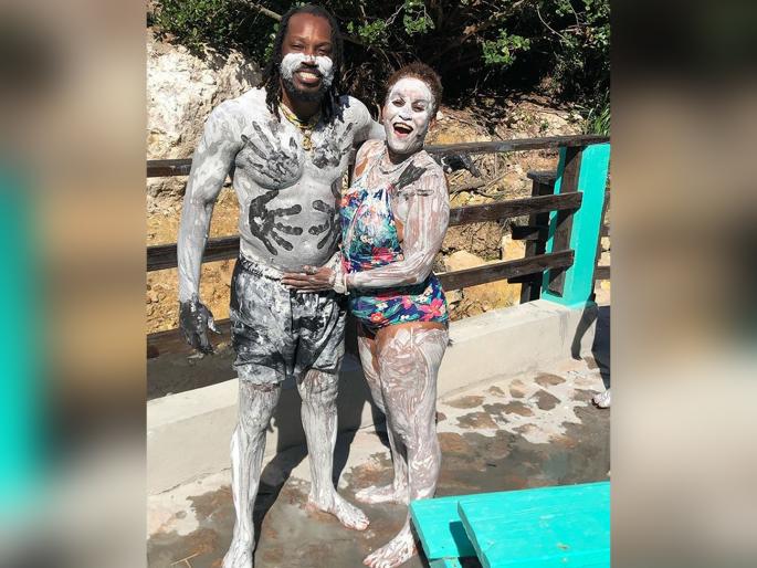 After missing out on farewell Test at home, Chris Gayle makes alternative plans, watch video | ही हा हा हा... निरोपाची कसोटी खेळण्याची संधी न मिळाल्यानं ख्रिस गेलला 'याड' लागलं!