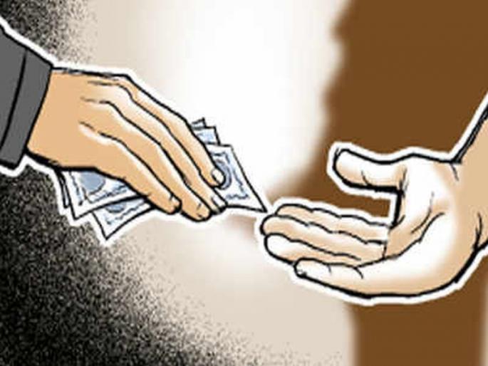 Thanedar's writer caught taking bribe of Rs 27,000 | ठाणेदाराचा रायटर २७  हजारांची लाच घेताना गजाआड  Thanedar's writer caught taking bribe of Rs 27,000 | ठाणेदाराचा रायटर २७  हजारांची लाच घेताना गजाआड