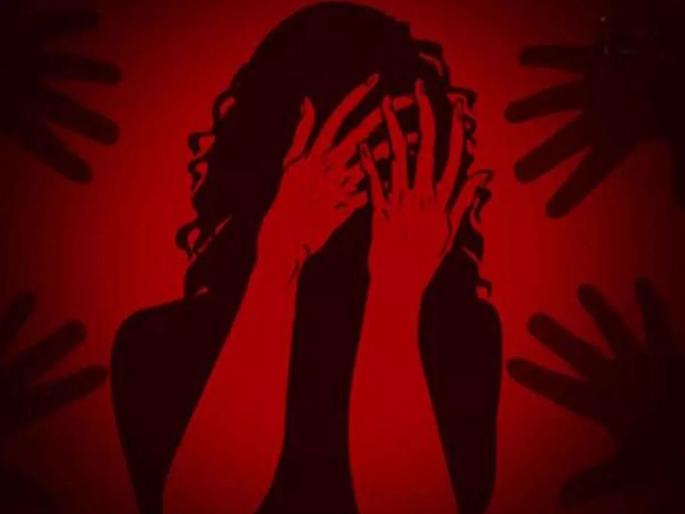 In Dhule, Sexual assault on transgender by four; Video recorded on mobile, Rs 1 lakh demanded | तृतीयपंथीवर चौघांकडून लैंगिक अत्याचार; मोबाईलवर काढला व्हिडिओ, १ लाख मागितले