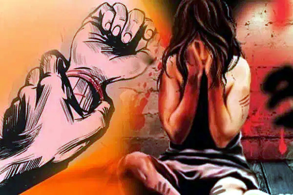 Shocking; Pregnancy of abdominal pores from father; The mother became a 15-year-old girl | धक्कादायक; पित्याकडून पोटच्या पोरीस गर्भधारणा; अवघ्या १५ वर्षांची मुलगी झाली आई Shocking; Pregnancy of abdominal pores from father; The mother became a 15-year-old girl | धक्कादायक; पित्याकडून पोटच्या पोरीस गर्भधारणा; अवघ्या १५ वर्षांची मुलगी झाली आई