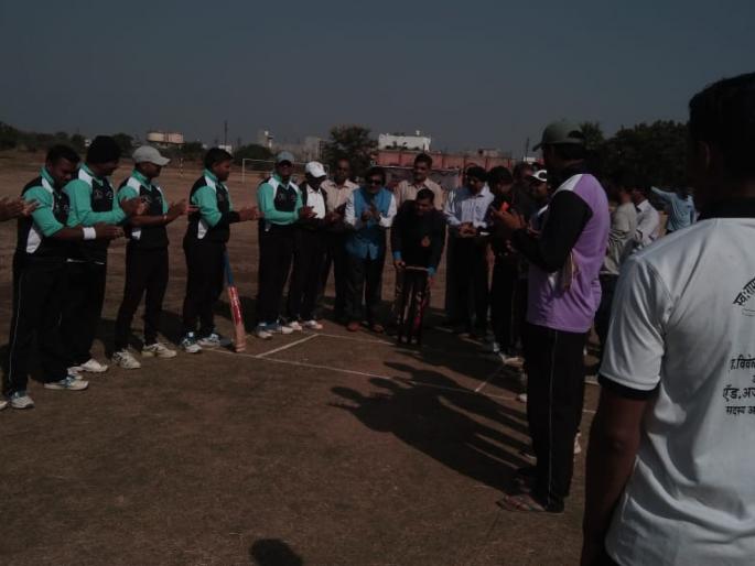 State-level Advocate Cup cricket tournament begins; Akola advocates 'A' winning salute | राज्यस्तरीय अॅडव्होकेट चषक क्रिकेट स्पर्धेला प्रारंभ; अकोला वकिल संघ 'अ' ची विजयी सलामी State-level Advocate Cup cricket tournament begins; Akola advocates 'A' winning salute | राज्यस्तरीय अॅडव्होकेट चषक क्रिकेट स्पर्धेला प्रारंभ; अकोला वकिल संघ 'अ' ची विजयी सलामी