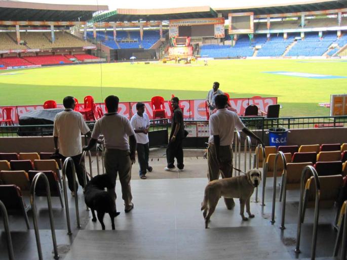 ipl 2024 Playoffs Narendra Modi stadium security tightened 3000 security personnel deployed qualifier 1 kkr vs srh | IPL 2024 Playoffs Qualifier 1 KKR vs SRH: क्वालिफायर सामन्याआधी उडाली खळबळ, स्टेडियमच्या आत-बाहेर सुरक्षा व्यवस्थेत वाढ, प्रकरण काय?