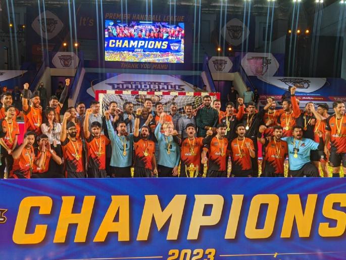 Maharashtra Ironmen Crowned Champions of the first-ever Premier Handball League season | महाराष्ट्र आयर्नमॅनने इतिहास रचला; प्रीमिअर हँडबॉल लीगचा चषक उंचावला!