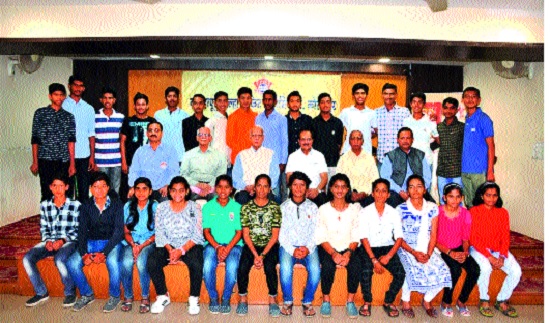 ... but politicians will also have a fight - Arun Narke | ...तर राजकारणातही खिलाडूवृत्ती येईल - अरुण नरके ... but politicians will also have a fight - Arun Narke | ...तर राजकारणातही खिलाडूवृत्ती येईल - अरुण नरके