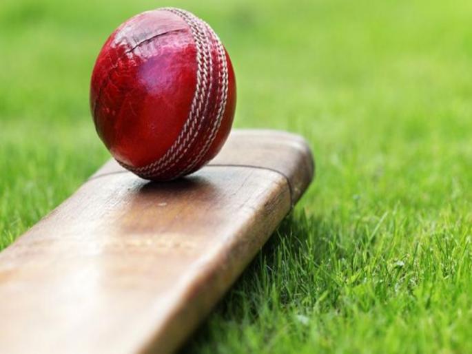 Shocking incident in Mumbai A player dies after being hit by a ball during a cricket match | मुंबईत धक्कादायक घटना; क्रिकेट सामन्यादरम्यान चेंडू लागून खेळाडूचा मृत्यू