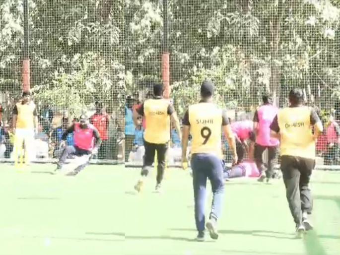 one dies while playing cricket | क्रिकेट खेळताना एकाचा मृत्यू one dies while playing cricket | क्रिकेट खेळताना एकाचा मृत्यू