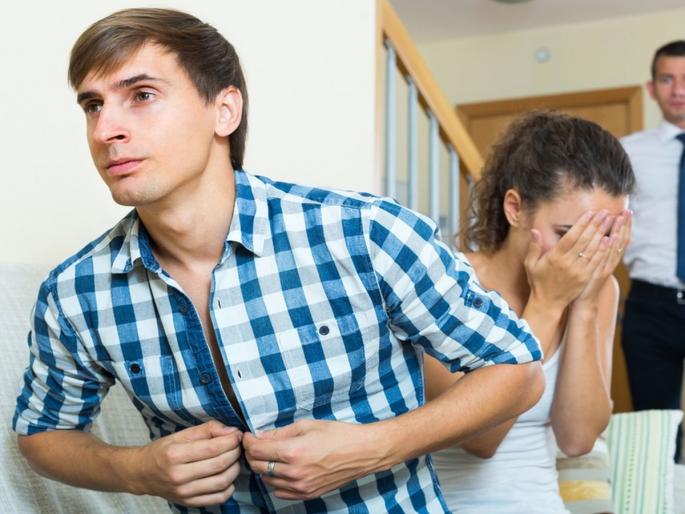 The uncle caught the nephew and his daughter-in-law in a house while doing sex; The two who ran away returned again and killed him | काकाने पुतण्याला आणि सख्ख्या सुनेला एका घरात पकडले; पळालेले दोघे पुन्हा परतले अन्... The uncle caught the nephew and his daughter-in-law in a house while doing sex; The two who ran away returned again and killed him | काकाने पुतण्याला आणि सख्ख्या सुनेला एका घरात पकडले; पळालेले दोघे पुन्हा परतले अन्...