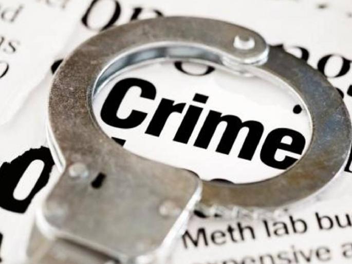 Pursued by four, the watchman fell; The iron extended from the pump | चौघांकडून पाठलाग, वॉचमन खाली पडला; पंपावरून लोखंड लांबवले Pursued by four, the watchman fell; The iron extended from the pump | चौघांकडून पाठलाग, वॉचमन खाली पडला; पंपावरून लोखंड लांबवले