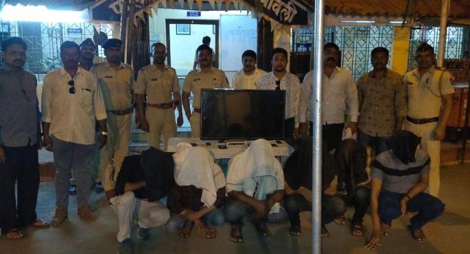 Nagpur raid on Pankaj kadi's cricket betting den | नागपुरात पंकज कडीच्या क्रिकेट सट्टा अड्ड्यावर छापा Nagpur raid on Pankaj kadi's cricket betting den | नागपुरात पंकज कडीच्या क्रिकेट सट्टा अड्ड्यावर छापा