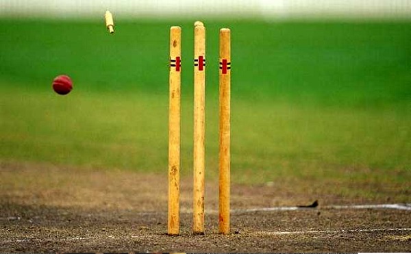 Young man choked with anger after losing a cricket match | क्रिकेटची मॅच हरल्याच्या रागातून तरुणाचा दाबला गळा!