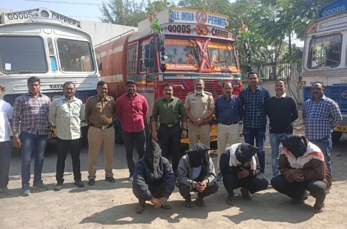 54,000 liters of illegal stock of biodiesel busted in Akola! | अकोल्यात बायोडिझेेलच्या ५४ हजार लीटर अवैध साठ्याचा भांडाफोड! 54,000 liters of illegal stock of biodiesel busted in Akola! | अकोल्यात बायोडिझेेलच्या ५४ हजार लीटर अवैध साठ्याचा भांडाफोड!