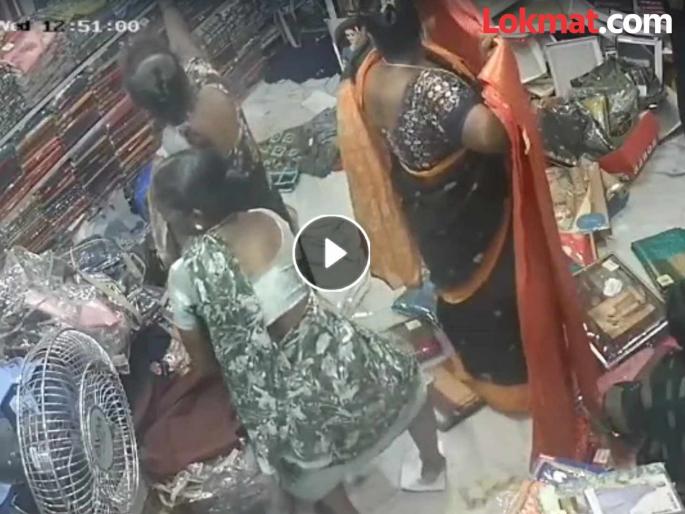 pune news don't like this one, show me another one; A gang of women stole sarees in Ghotawade village | ही नको, दुसरी दाखवा; घोटावडे गावात महिलांच्या टोळीने केली साड्यांची चोरी pune news don't like this one, show me another one; A gang of women stole sarees in Ghotawade village | ही नको, दुसरी दाखवा; घोटावडे गावात महिलांच्या टोळीने केली साड्यांची चोरी
