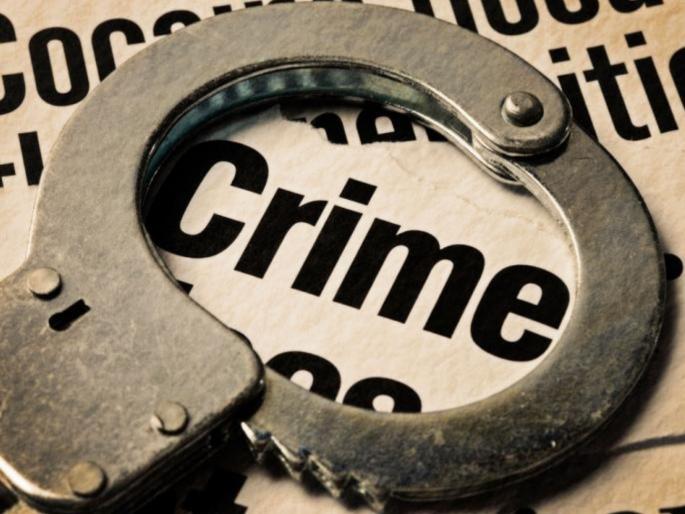 Two people were abducted directly after being hit by a car; Extorted money for compensation | कारला धक्का लागल्याने केले थेट दोघांचे अपहरण; नुकसानभरपाईसाठी जबरदस्तीने घेतले पैसे Two people were abducted directly after being hit by a car; Extorted money for compensation | कारला धक्का लागल्याने केले थेट दोघांचे अपहरण; नुकसानभरपाईसाठी जबरदस्तीने घेतले पैसे