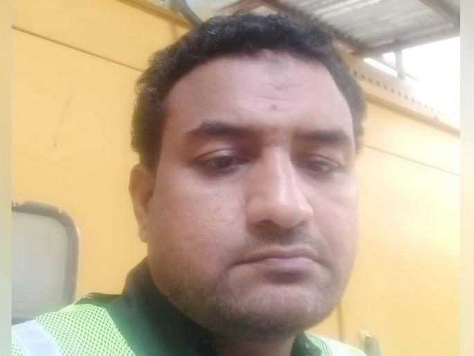 A passenger from Kalyan died after falling while boarding the train | रेल्वेत चढताना तोल जाऊन कल्याणच्या प्रवाशाचा मृत्यू A passenger from Kalyan died after falling while boarding the train | रेल्वेत चढताना तोल जाऊन कल्याणच्या प्रवाशाचा मृत्यू