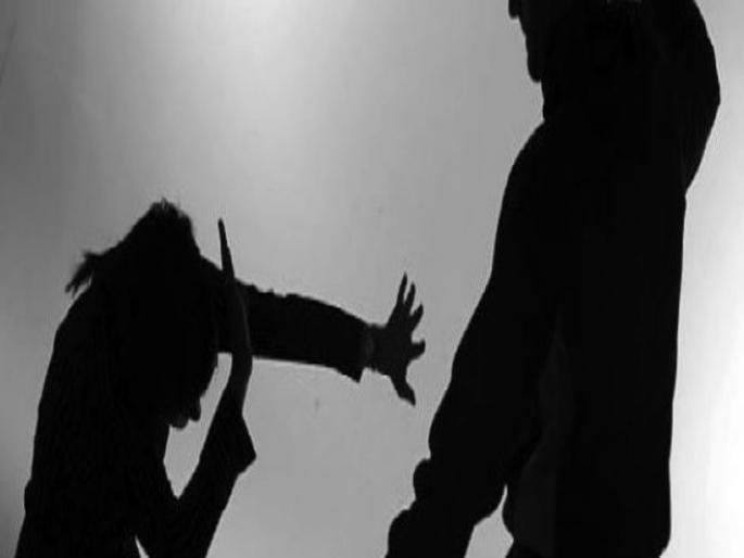 The wife demand money for vegetable and milk, the husband gave a clutter to hot tawa | पत्नीने भाजी आणि दुधासाठी पैसे मागितले, पतीने गरम तव्याने चटके दिले