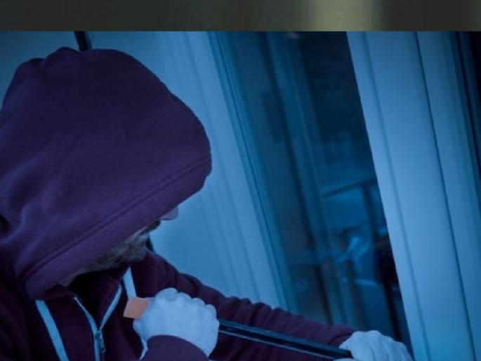 thief breaks into house takes bath sleeps and drank coffee then left in florida | असाही चोर! दरवाजा तोडून प्रवेश केला, बाथटबमध्ये आंघोळ करून झोपला, चोरी करुन पळून गेला thief breaks into house takes bath sleeps and drank coffee then left in florida | असाही चोर! दरवाजा तोडून प्रवेश केला, बाथटबमध्ये आंघोळ करून झोपला, चोरी करुन पळून गेला