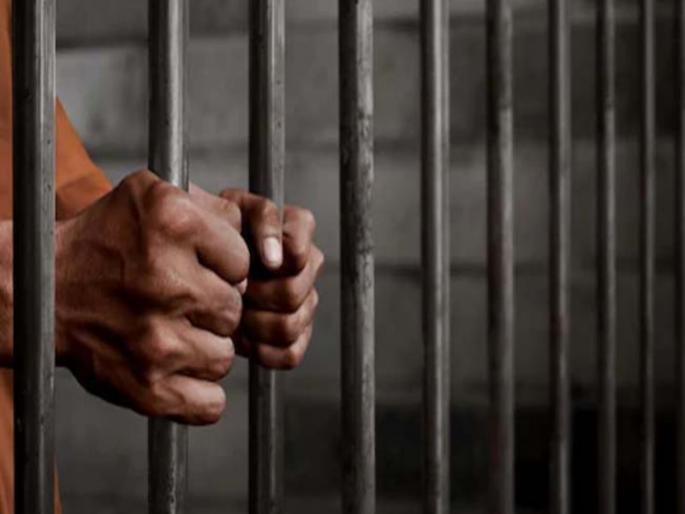 7 years hard labor for two who robbed on the pretext of giving a lift | लिफ्ट देण्याच्या बहाण्याने लुटणाऱ्या दोघांना ७ वर्षे सक्तमजुरी 7 years hard labor for two who robbed on the pretext of giving a lift | लिफ्ट देण्याच्या बहाण्याने लुटणाऱ्या दोघांना ७ वर्षे सक्तमजुरी