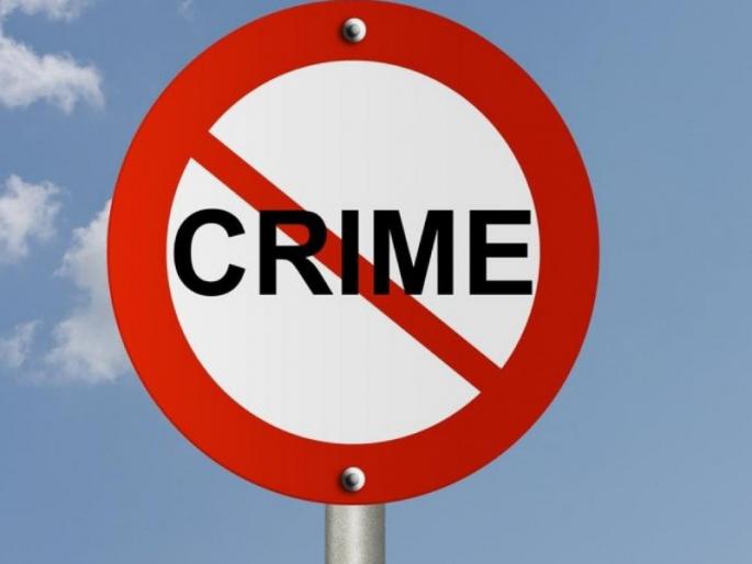 Stop teasing you stab the arbitrator in a quarrel | थांब तुला खल्लास करतो..., भांडणात मध्यस्थी करणाऱ्यावर कोयत्याने वार Stop teasing you stab the arbitrator in a quarrel | थांब तुला खल्लास करतो..., भांडणात मध्यस्थी करणाऱ्यावर कोयत्याने वार