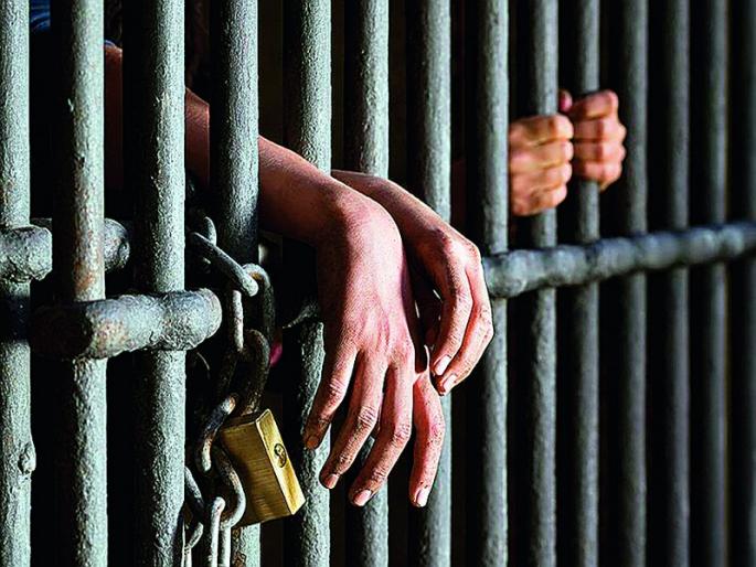 Aggravated assault, four offenses for going to court hearing | न्यायालयीन सुनावणीसाठी जाणाऱ्यावर प्राणघातक हल्ला, चौघांवर गुन्हा  Aggravated assault, four offenses for going to court hearing | न्यायालयीन सुनावणीसाठी जाणाऱ्यावर प्राणघातक हल्ला, चौघांवर गुन्हा