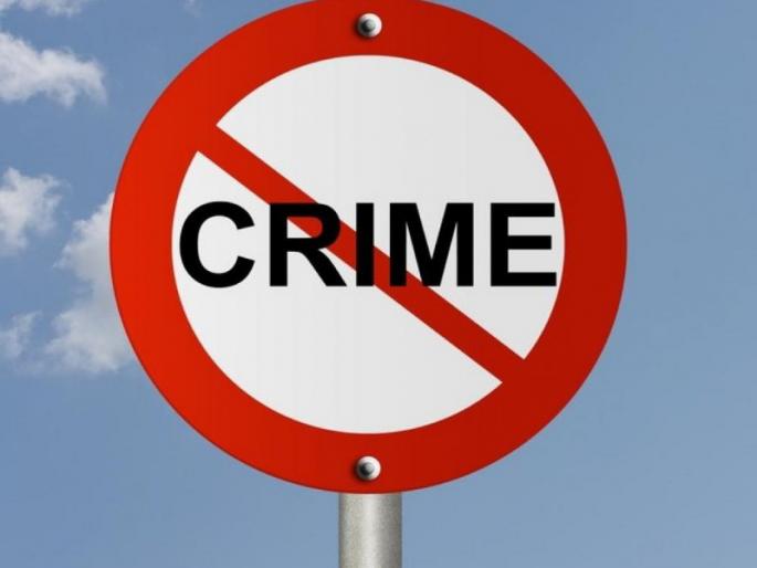 The gang's outcry in Thergaon; Vandalizing vehicles by waving pistols and knives in the air | थेरगावात टोळक्याचा राडा; पिस्तूल, कोयते हवेत फिरवून वाहनांची तोडफोड The gang's outcry in Thergaon; Vandalizing vehicles by waving pistols and knives in the air | थेरगावात टोळक्याचा राडा; पिस्तूल, कोयते हवेत फिरवून वाहनांची तोडफोड