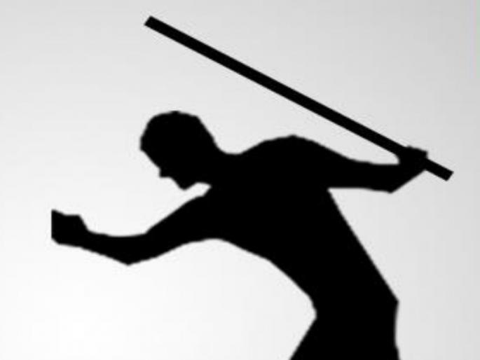 The attack on the youth due to removerd group | मंडळातून काढल्याच्या रागातून तरुणावर प्राणघातक हल्ला The attack on the youth due to removerd group | मंडळातून काढल्याच्या रागातून तरुणावर प्राणघातक हल्ला