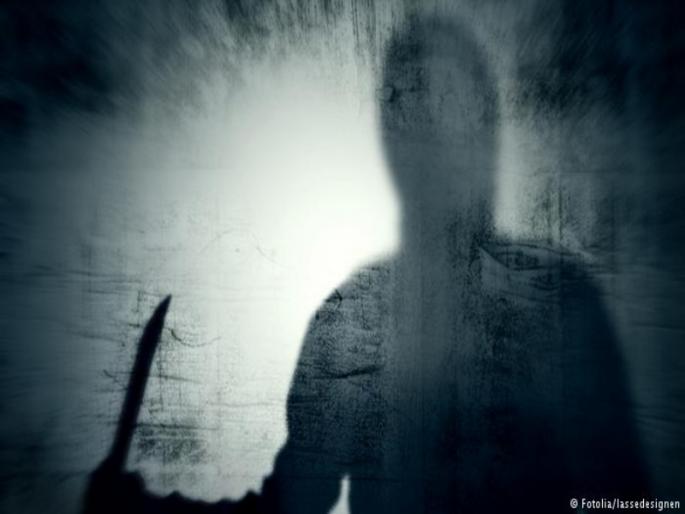 weopan attack on farmer women In Purandar taluka | पुरंदर तालुक्यात नोकराकडून शेतमालकीण महिलेवर कोयत्याने वार 